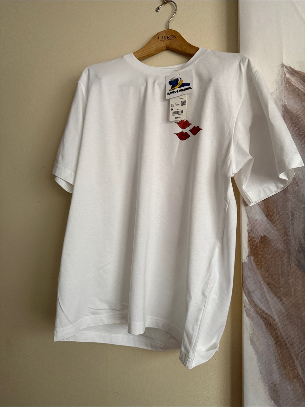 Uniqlo White Short Sleeve Tee with Red Kiss-Print